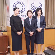 橋本大臣とEMPOWER日本代表のアキレス氏・塚原の記念撮影